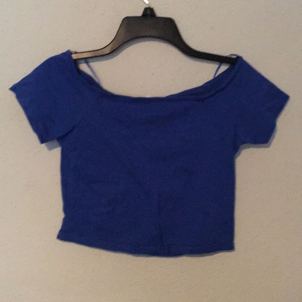 2 crop tops